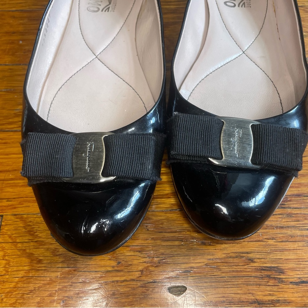 Ferragamo Black Patent Leather Varina Ballet Flats size 8.5B Black & Silver